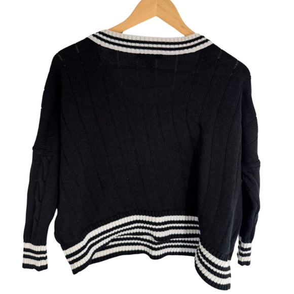 I. American Eagle Black and White sweater size S/P - Picture 2 of 3